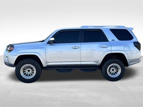 Used 2016 Toyota 4Runner SR5 RWD image 2