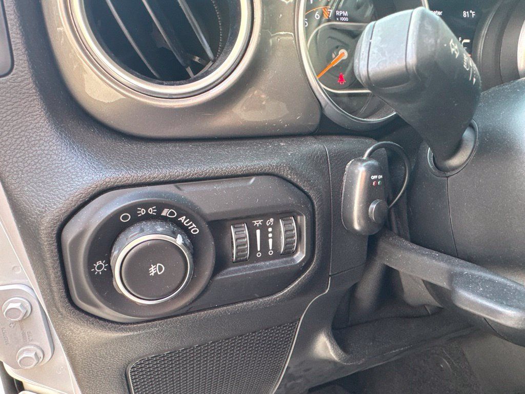 Used 2020 Jeep Wrangler Unlimited Sahara w/ Cold Weather Group AWD/4WD image 10
