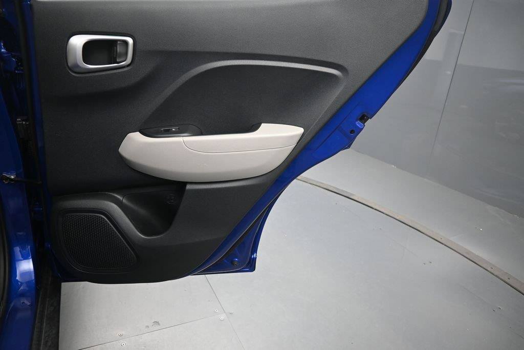 Used 2023 Hyundai Venue SEL FWD image 25