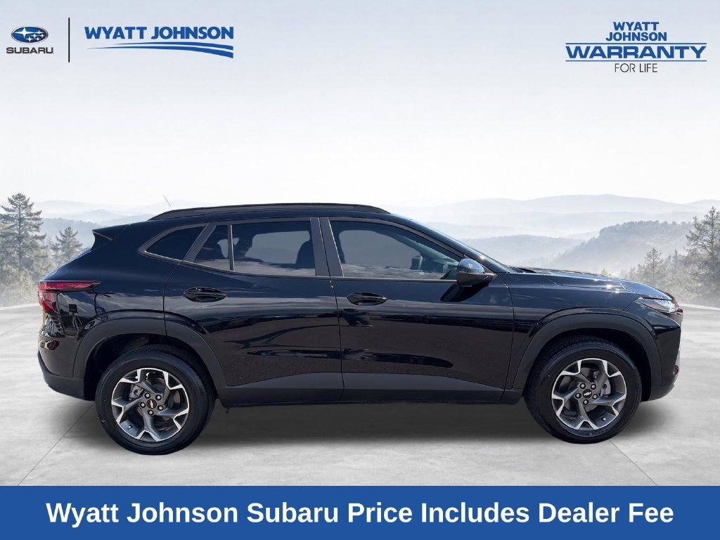 Used 2024 Chevrolet Trax LT FWD image 11