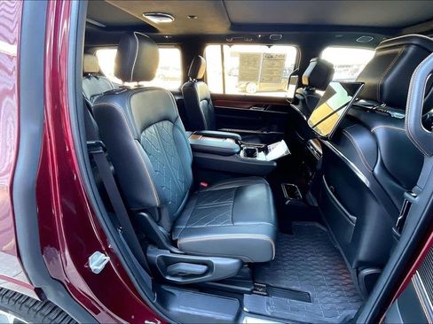 Used 2022 Jeep Grand Wagoneer Series III w/ Rear Seat Video Group 1 image 27