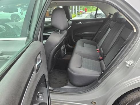 Used 2019 Chrysler 300 Touring w/ Driver Convenience Group RWD image 18