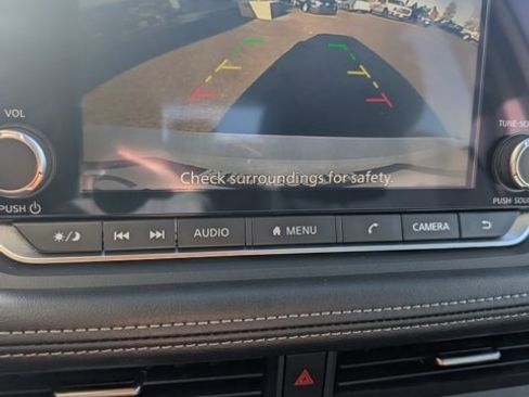 Used 2024 Nissan Rogue SV image 40