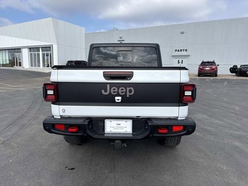 Used 2020 Jeep Gladiator Rubicon image 3