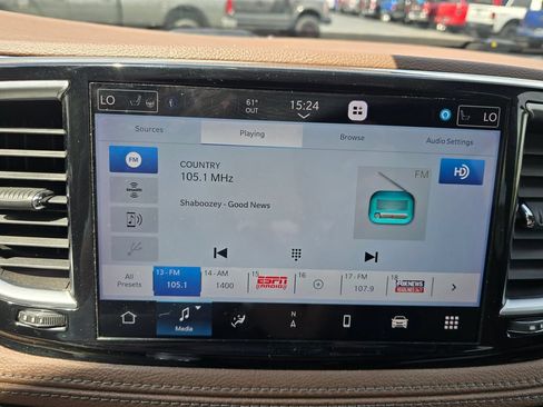 Used 2021 Chrysler Pacifica Limited w/ Premium & Safety Sphere Group FWD image 18