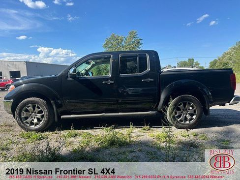 Used 2019 Nissan Frontier SL image 3