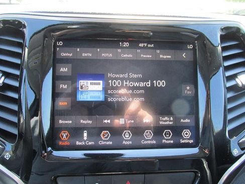 Used 2019 Jeep Cherokee Limited image 11