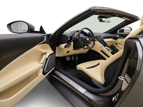 Used 2024 Ferrari Roma Spider RWD image 17