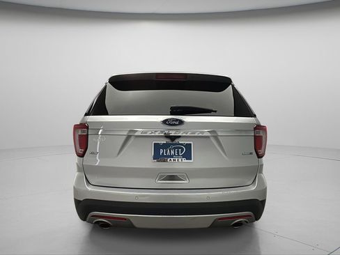 Used 2016 Ford Explorer XLT w/ Equipment Group 202A AWD/4WD image 4