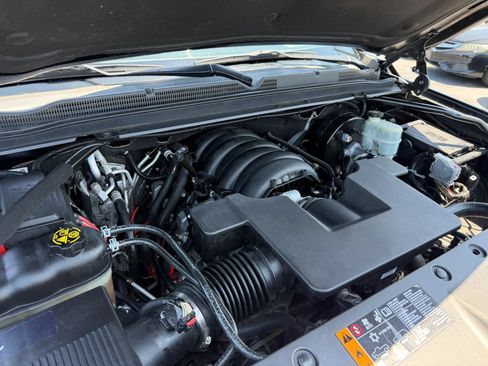 Used 2020 Chevrolet Suburban LT AWD/4WD image 43