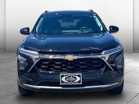 Used 2025 Chevrolet Trax LT w/ Driver Confidence Package FWD image 2