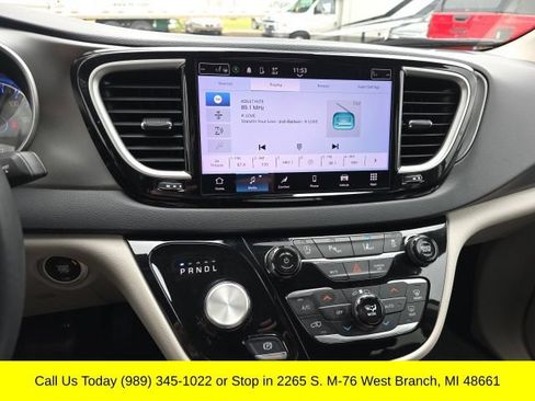 Used 2023 Chrysler Pacifica Touring-L FWD image 23