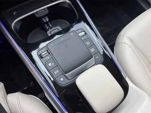 Used 2022 Mercedes-Benz GLB 250 image 34