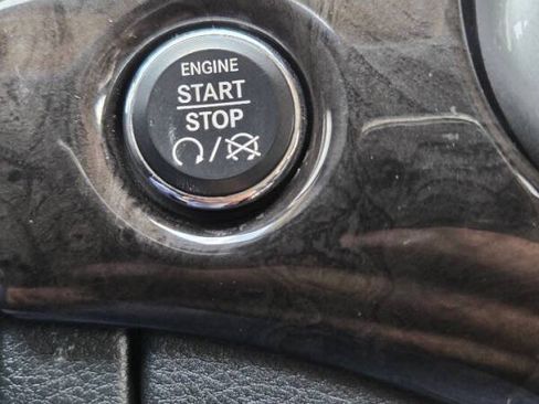 Used 2012 Jeep Grand Cherokee Laredo AWD/4WD image 22