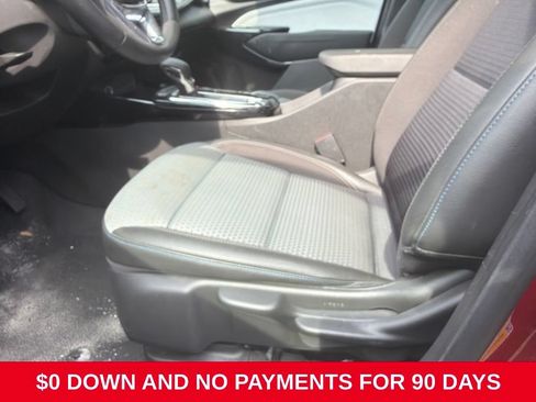 Used 2025 Chevrolet Trax LT w/ LT Convenience Package FWD image 9