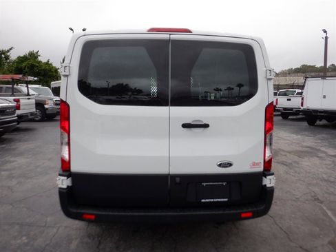 Used 2017 Ford Transit 250 130 Low Roof w/ Exterior Upgrade Package RWD image 4