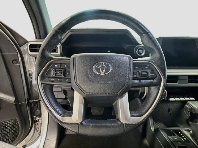 Used 2025 Toyota 4Runner SR5 AWD/4WD image 10