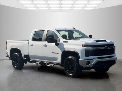 Used 2024 Chevrolet Silverado 2500 LT w/ Convenience Package image 7