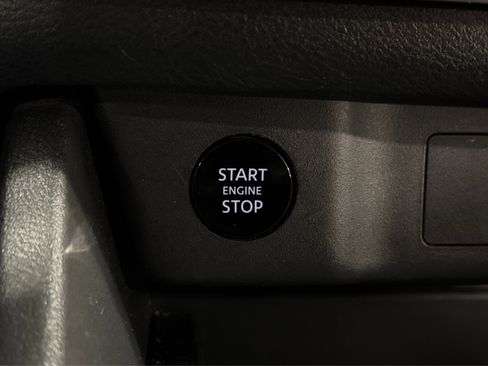 Used 2025 Nissan Rogue SV image 29