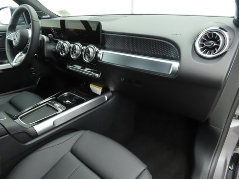 Used 2026 Mercedes-Benz GLB 250 image 17