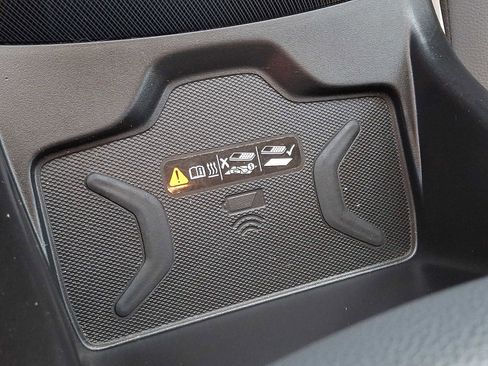 Used 2022 Chevrolet Colorado Z71 w/ Safety Package image 25