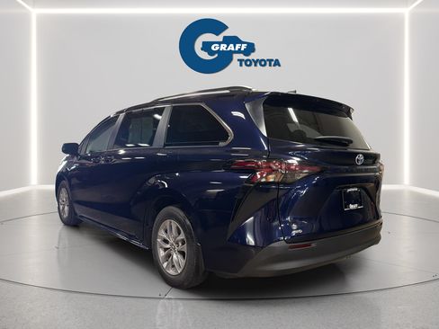 Used 2024 Toyota Sienna LE w/ LE Plus Package AWD/4WD image 10