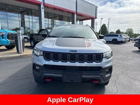 Used 2025 Jeep Compass Trailhawk AWD/4WD image 9
