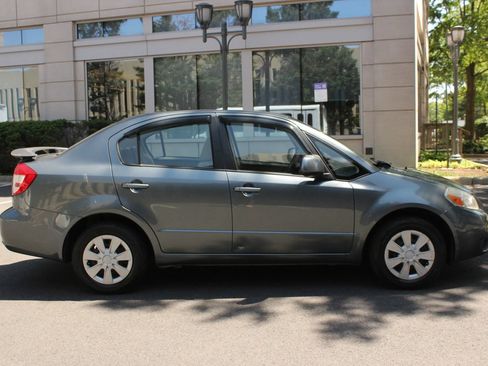 Used 2009 Suzuki SX4 Sedan FWD image 6