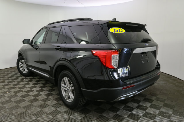 Used 2023 Ford Explorer XLT w/ Equipment Group 202A AWD/4WD image 7
