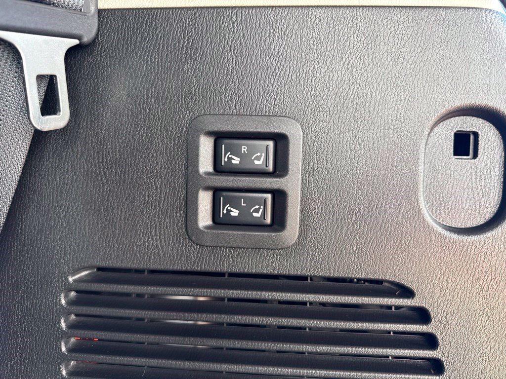 Used 2023 Nissan Armada Platinum w/ Captain's Chairs Package AWD/4WD image 8