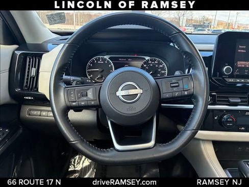 Used 2022 Nissan Pathfinder SV w/ SV Premium Package AWD/4WD image 25