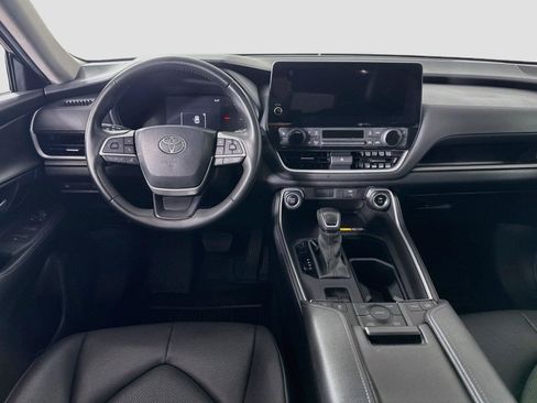 Used 2024 Toyota Grand Highlander AWD image 2