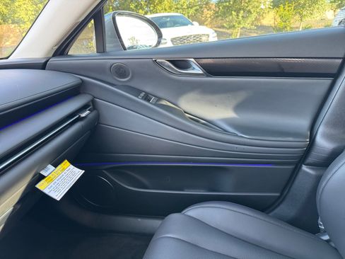 Used 2025 Genesis G80 2.5T image 16