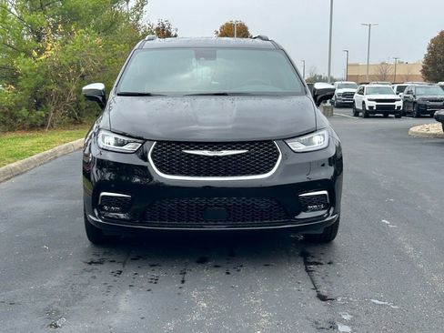 New 2026 Chrysler Pacifica Pinnacle AWD/4WD image 2