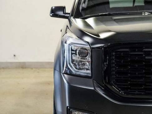 Used 2020 GMC Yukon Denali w/ Denali Premium Package AWD/4WD image 3