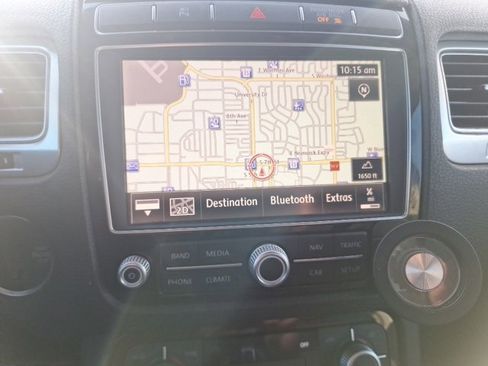 Used 2016 Volkswagen Touareg Sport image 18