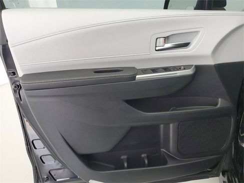 Used 2025 Toyota Sienna XSE image 21