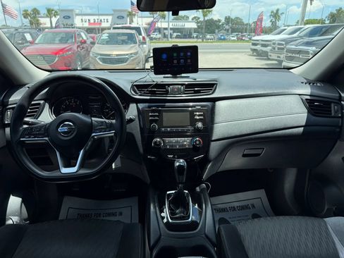 Used 2017 Nissan Rogue S w/ S Appearance Package FWD image 10