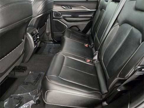 Used 2022 Jeep Grand Cherokee Limited image 5