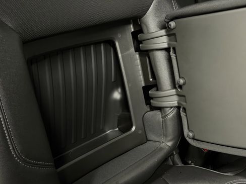 Used 2021 Chevrolet Silverado 1500 LTZ image 34