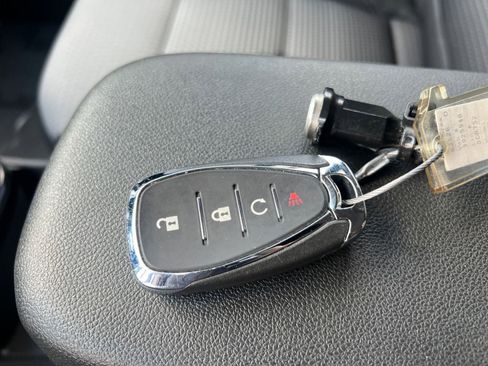 Used 2025 Chevrolet Trax LT FWD image 21