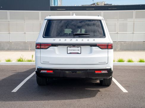 Used 2023 Jeep Wagoneer L Series III w/ Preferred Equipment Group AWD/4WD image 7