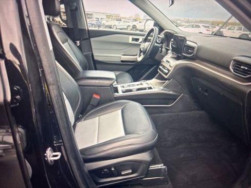 Used 2024 Ford Explorer XLT w/ Equipment Group 202A AWD/4WD image 12