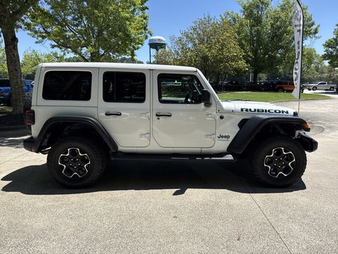 Used 2022 Jeep Wrangler Unlimited Rubicon 4xe w/ Cold Weather Group AWD/4WD image 8