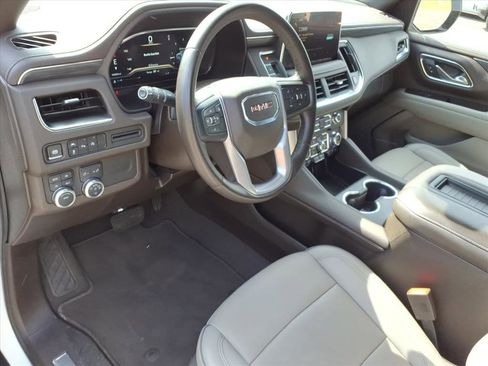 Used 2024 GMC Yukon SLT AWD/4WD image 12