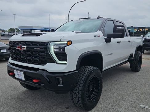 Used 2026 Chevrolet Silverado 2500 ZR2 AWD/4WD image 4