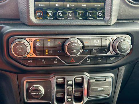 Used 2021 Jeep Wrangler Unlimited Sahara image 19