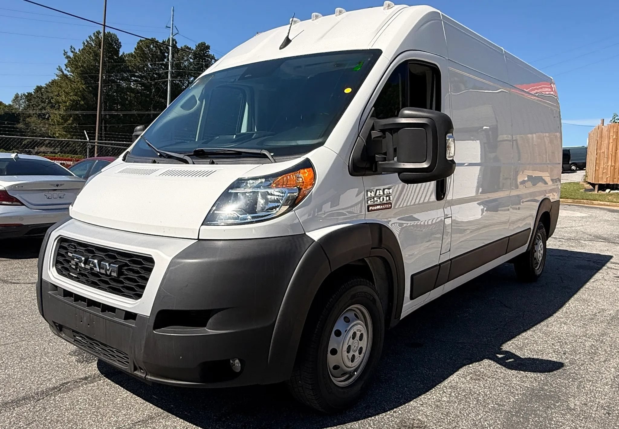 Used 2022 RAM ProMaster 2500 w/ Convenience Group FWD image 2