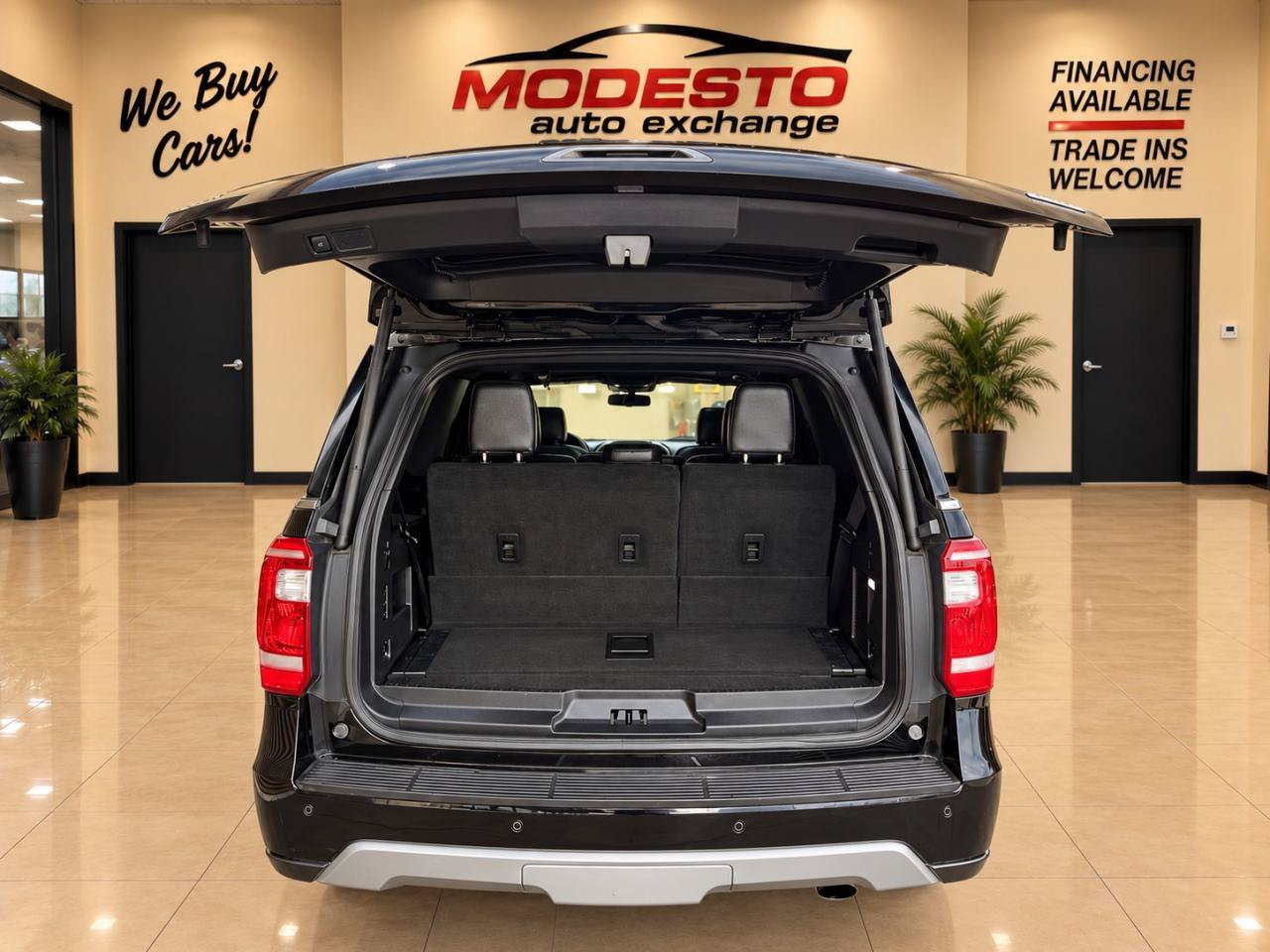 Used 2019 Ford Expedition XLT w/ Equipment Group 202A AWD/4WD image 5