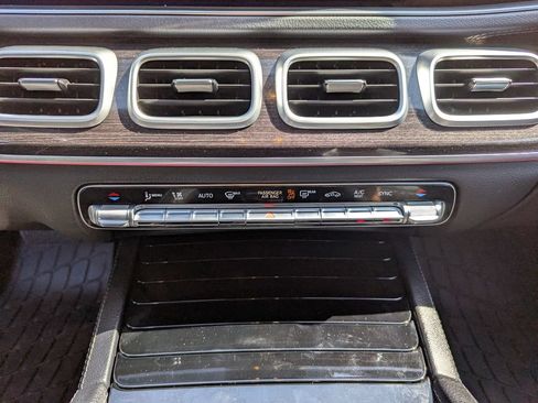 Used 2022 Mercedes-Benz GLS 450 4MATIC image 26